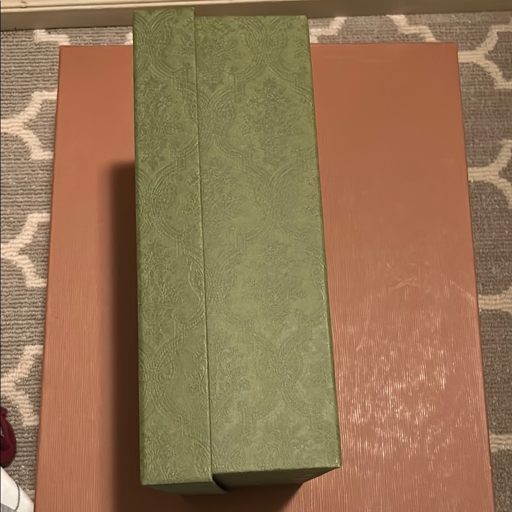 Gucci Embossed Green Box - Picture 6 of 6